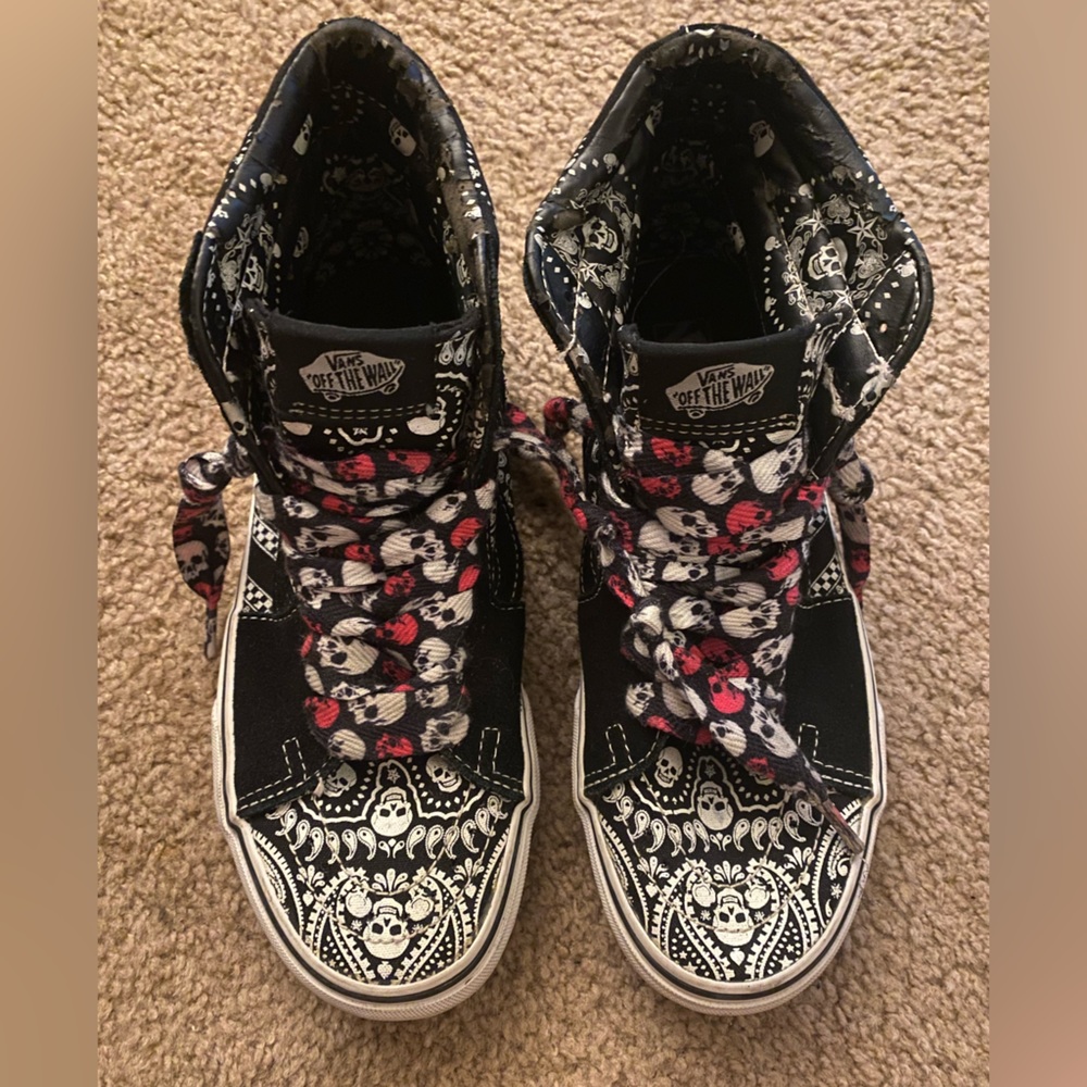 Vans shoes size 8. Work only a couple times